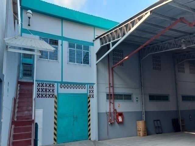 Se alquila bodega con oficina 450m2 - Av. Juan Tanca Marengo