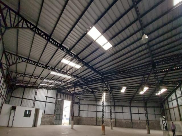 Alquiler de bodega industrial independiente 1.100m2 - Vía a