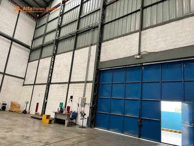 Alquiler bodega industrial 1400m2  Vía a Daule - Guayaquil