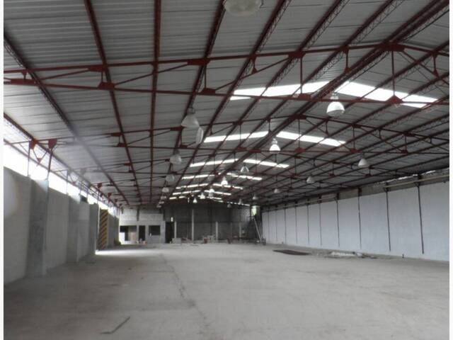 Venta propiedad industrial 10.000m2 con bodegas - Vía Duran-