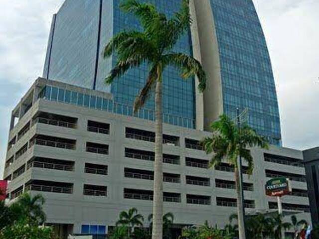 EN VENTA OFICINA 83M2 CON PARQUEO - EDIF. BLUE TOWERS- FCO.