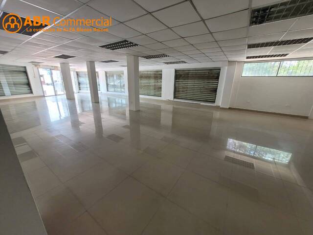 Local esquinero en alquiler 245m²- Kennedy Av Principal-Gu