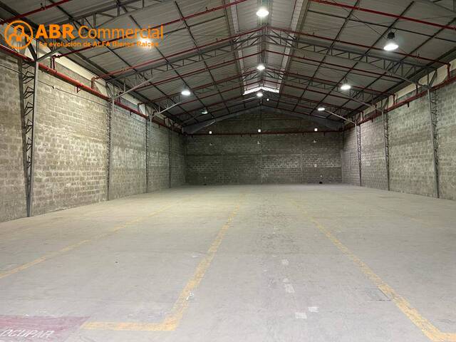 Alquiler Bodega 574m², dentro de complejo- Vía a Daule, Nort
