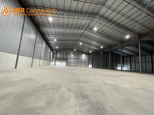 Alquiler bodega 1700m2- Complejo industrial-Logístico Vía a