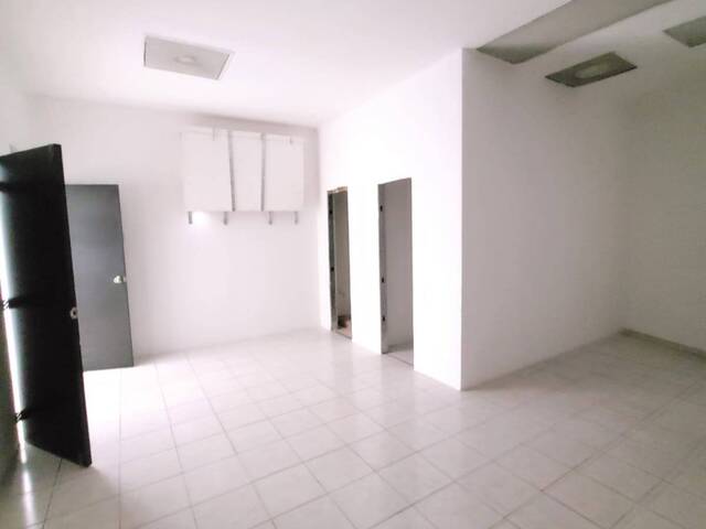 Alquiler Local Comercial 225m2-Av Juan Tanca Marengo y Av