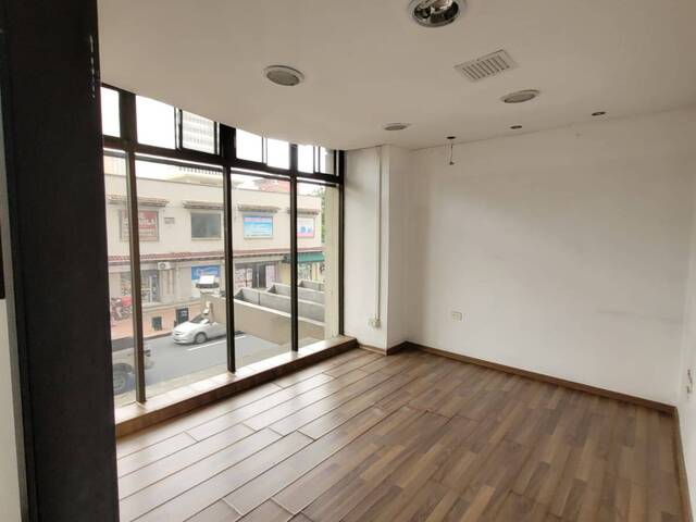 Alquiler local 250m2-Edificio Comercial Av 9 de Octubre- C