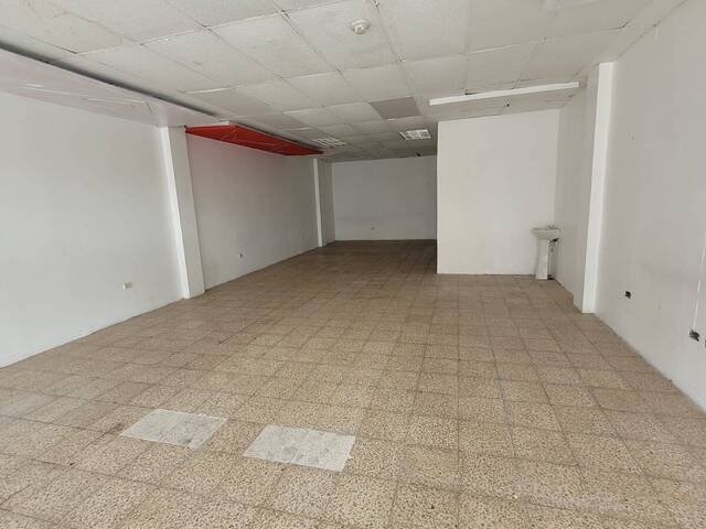 Local comercial en alquiler 76m2 - Centro Comercial Garzocen
