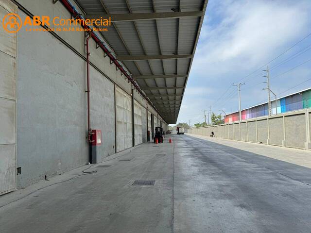 Ofibodega en alquiler 1200m²-Dentro de Parque Industrial V