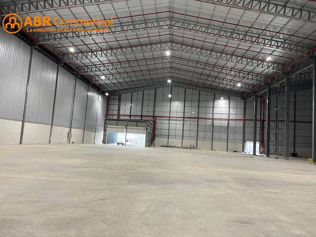 Alquiler bodega 1600m²- Complejo industrial-Logístico Vía
