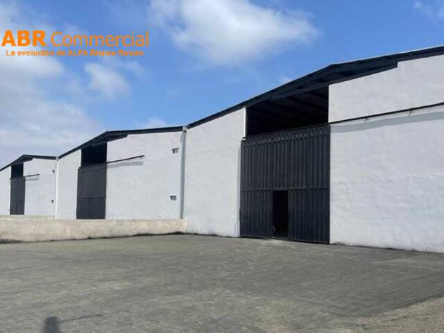 #5808 - Bodegas para Venta en Manta - M - 2
