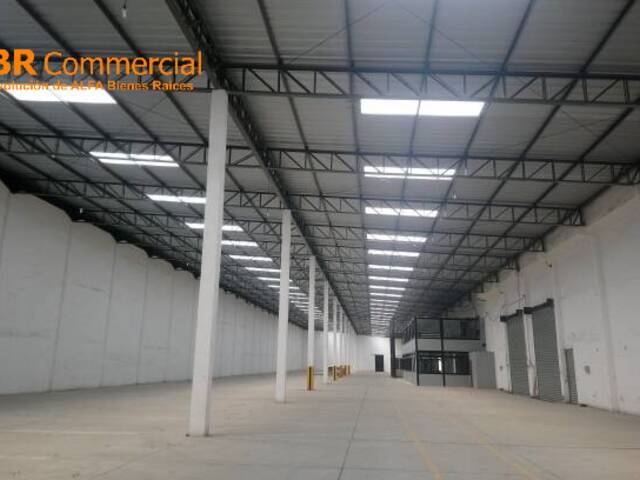 Bodega en alquiler 750m²-Dentro de Parque Industrial Vía Du